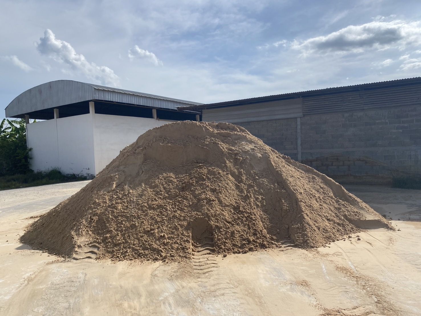 ทรายหยาบ (ทราย 1 คิว = 1.6 ตัน)