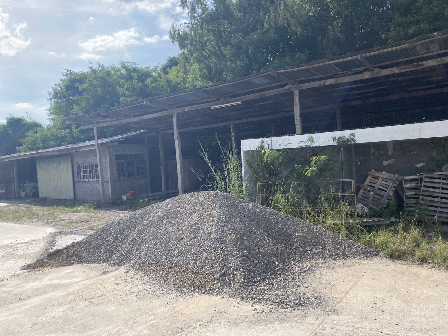 หินคลุก (คิว) (หิน 1 คิว = 1.5 ตัน)