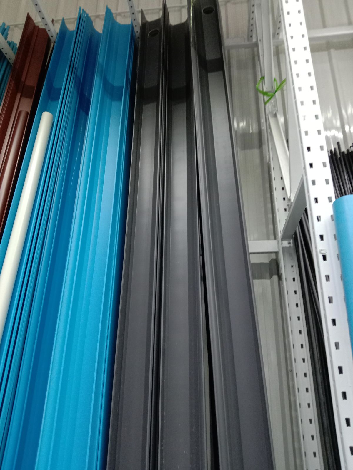 รางน้ำ PVC โอเค แบบเจาะรูขวา (SCG) เทา