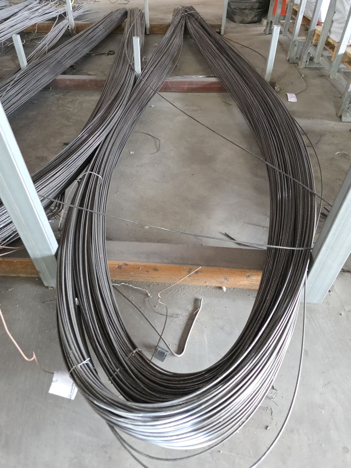 เหล็กเส้นกลมลาย 2 หุน (4 มิล นน. 1.1)  (สีขาว)