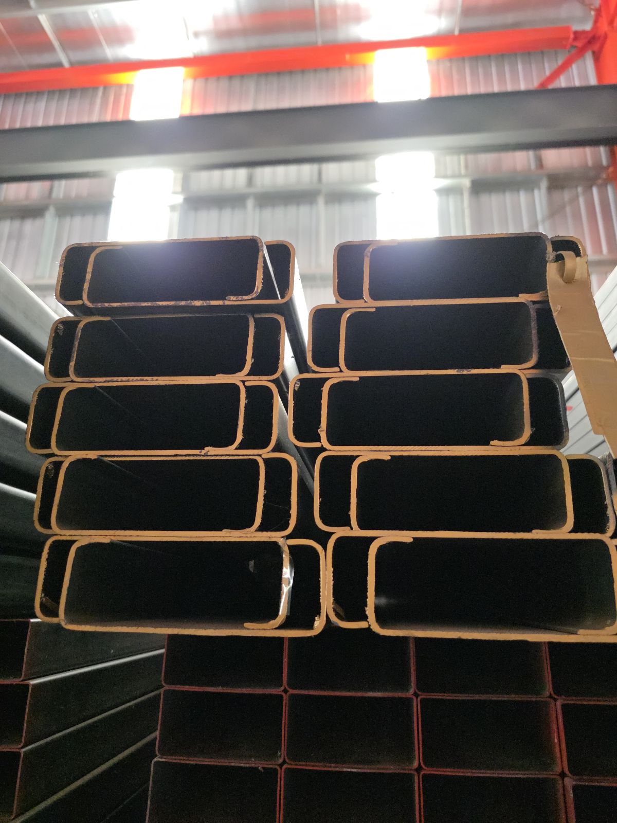 เหล็กตัวซี ขนาด 6*2 นิ้ว 3.2 (มอก.) นน. 36.90 - สีส้ม