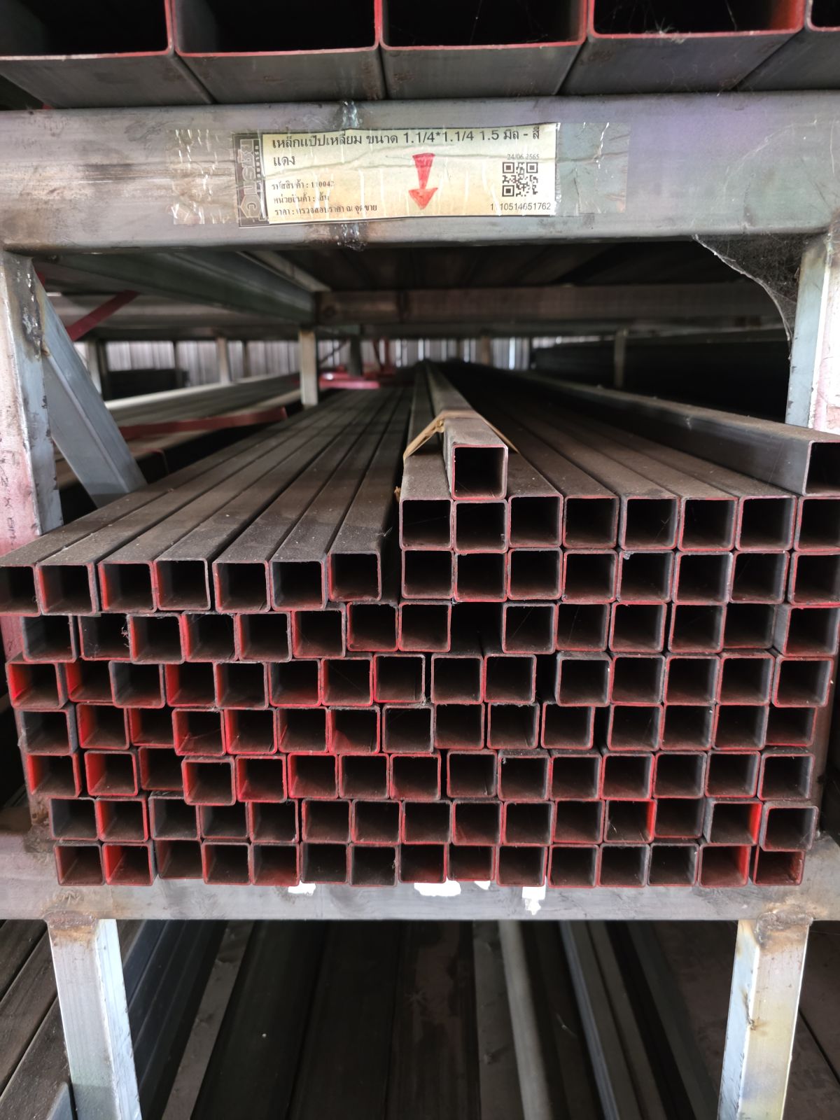 เหล็กแป๊ปเหลี่ยม ขนาด 1.1/4*1.1/4 1.5 มิล(7.35Kg.) - สีแดง