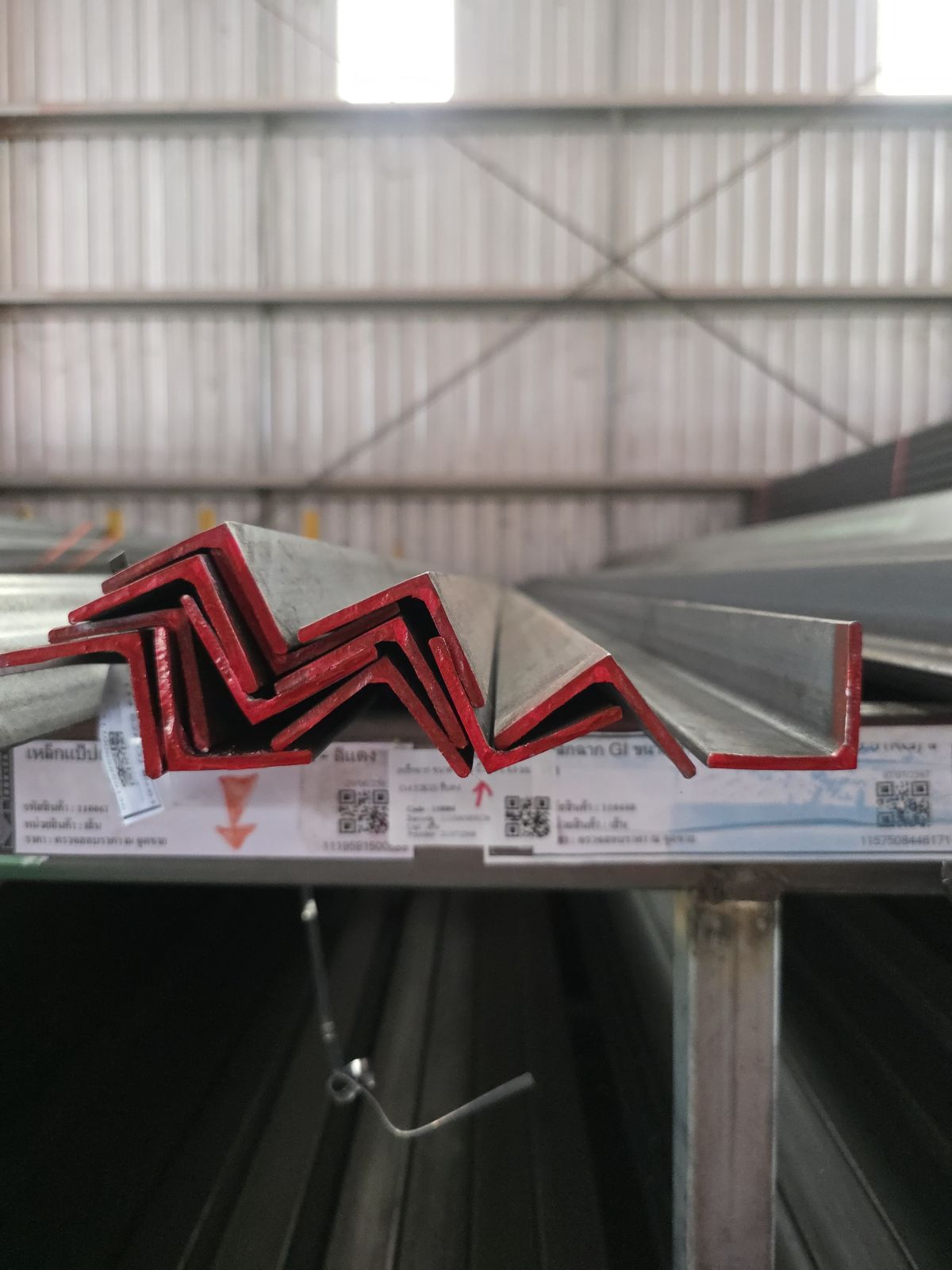 เหล็กฉาก ขนาด 1.1/2 นิ้ว 40 x 4.0 มม. (14.52KG) สีแดง