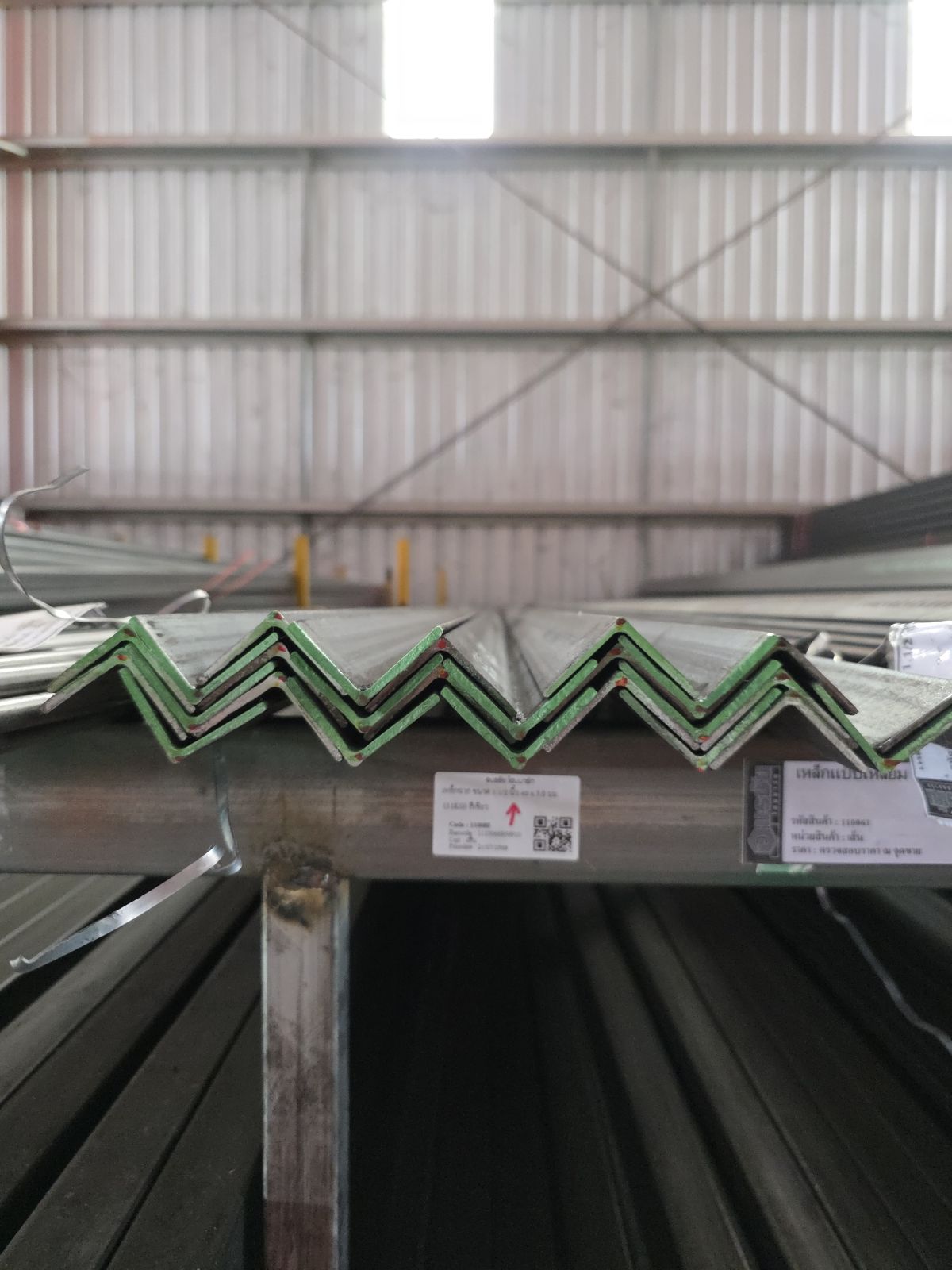 เหล็กฉาก ขนาด 1.1/2 นิ้ว 40 x 3.0 มม. (11KG) สีเขียว