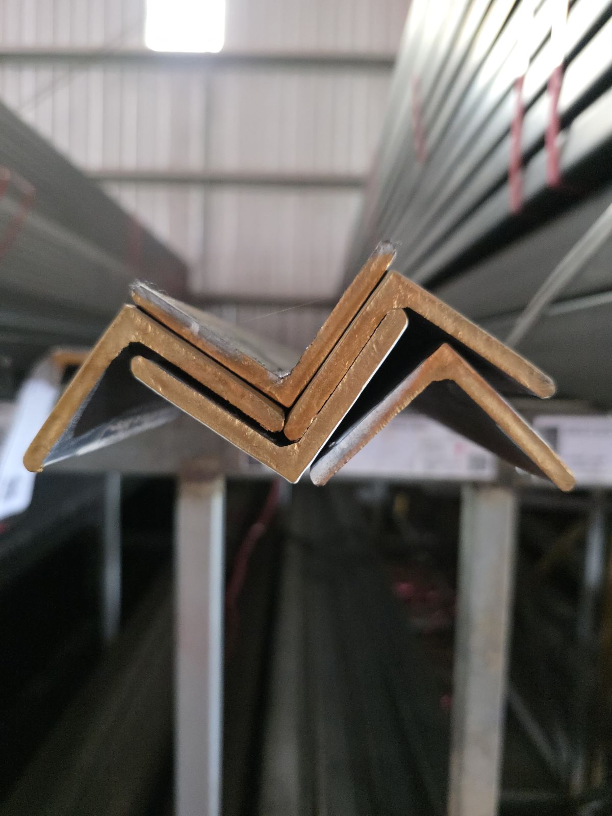 เหล็กฉาก ขนาด 2 นิ้ว 50 x 6.0 มม. (26.58Kg) สีทอง