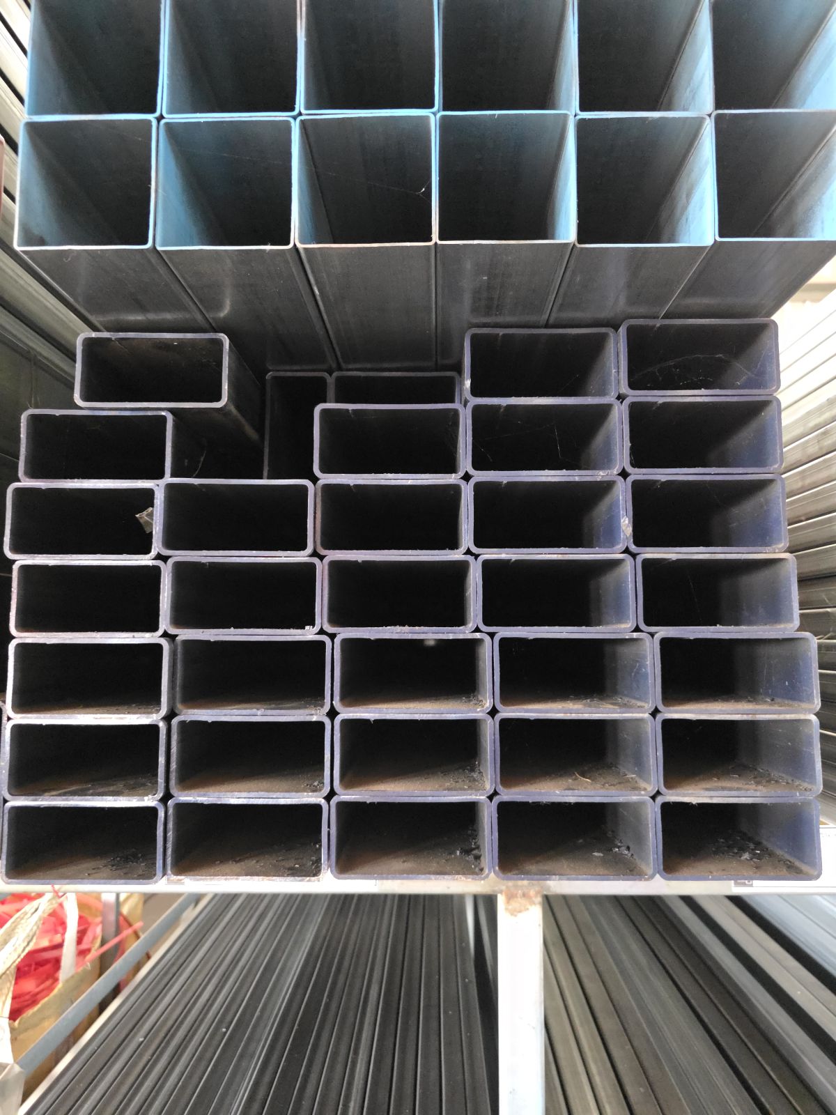 เหล็กแป๊ปเหลี่ยม ขนาด 4*2 นิ้ว 3.2 มม.  (35.7 kg) สีน้ำเงิน