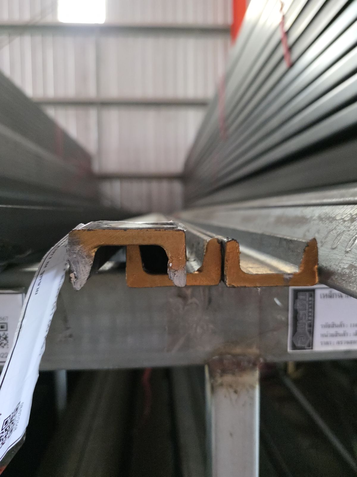 เหล็กราง ขนาด 2 นิ้ว สีทอง (23.16 Kg.)