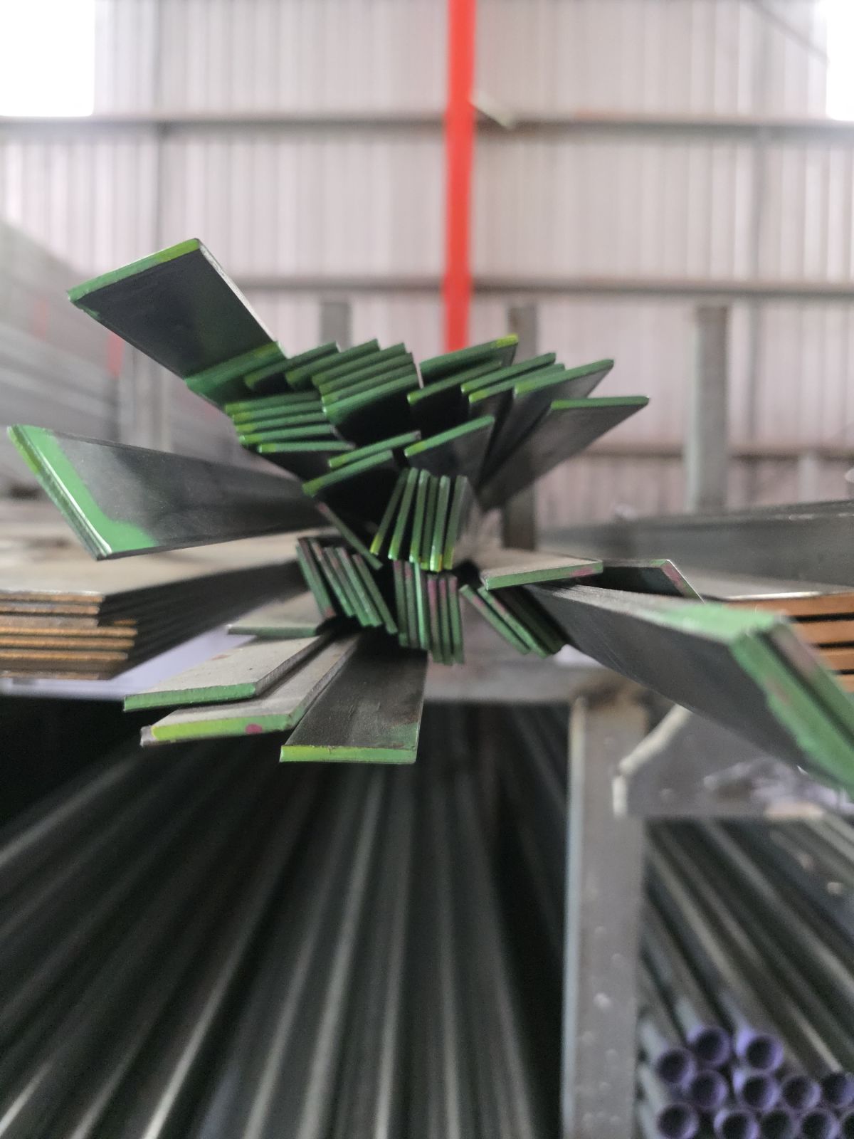 เหล็กแบน ขนาด 1 นิ้ว(25mm) 3.0 มิล 3.50kg  สีเขียว