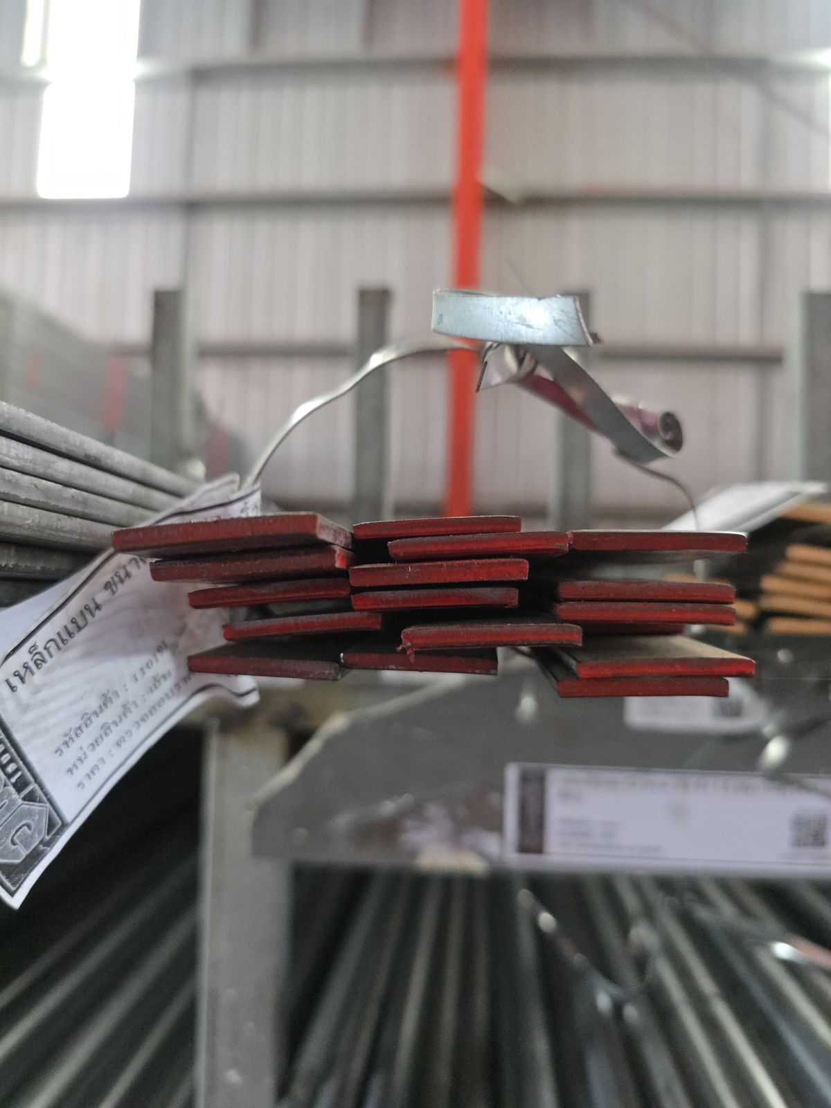 เหล็กแบน ขนาด 1.1/4 นิ้ว(32mm) 4.0 มิล 5.78kg สีแดง