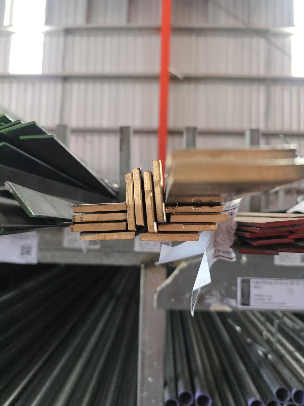 เหล็กแบน ขนาด 1.1/2 นิ้ว(38mm) 6.0 มิล 10.45kg สีทอง