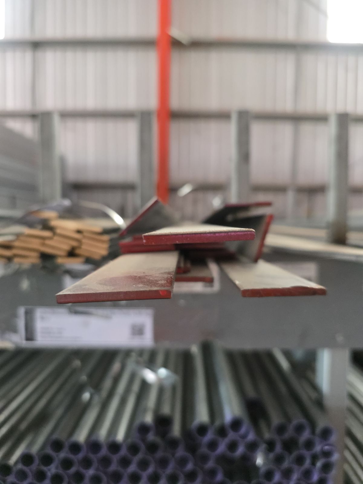 เหล็กแบน ขนาด 1.1/2 นิ้ว(38mm) 4.0 มิล 6.90kg สีแดง