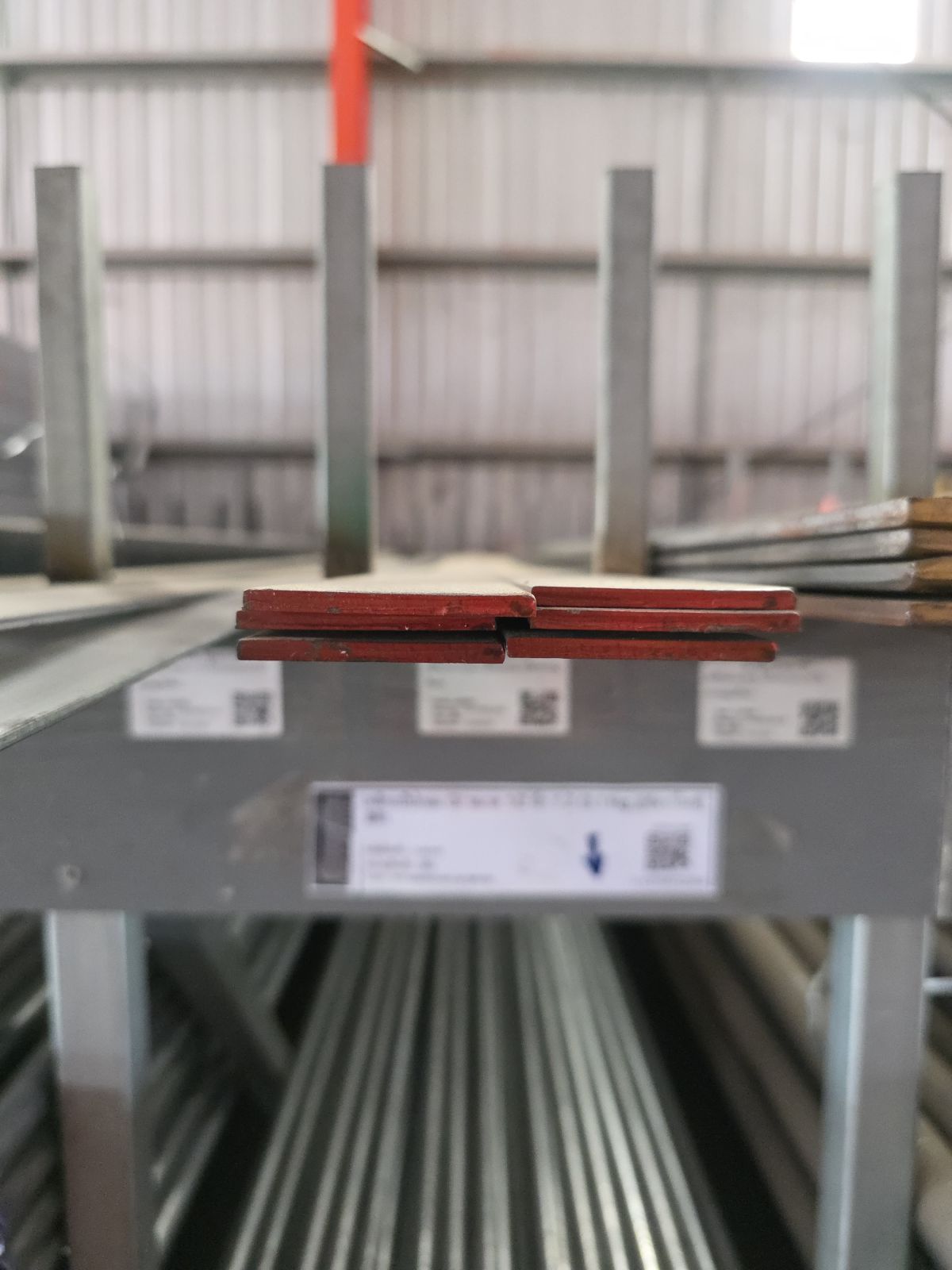 เหล็กแบน ขนาด 2 นิ้ว(50mm) 4 มิล 9.27kg สีแดง