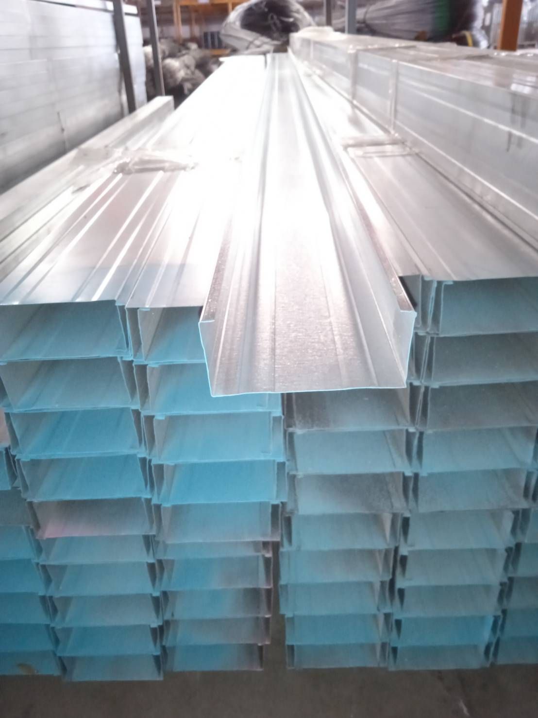 โครงผนังเบา ตัวซี 7.5" หนา 0.30 ยาว 3 เมตร  สีฟ้า