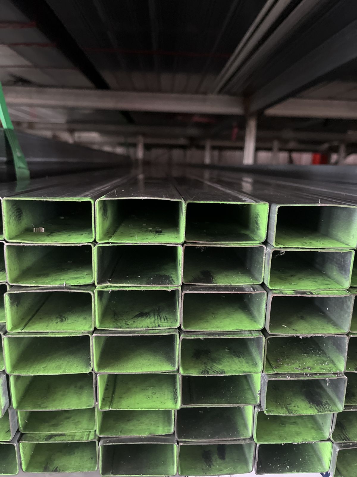 เหล็กแป๊ปเหลี่ยม GI ขนาด 2*1 นิ้ว 1.0  (5.43 Kg.) [กัลวาไนซ์] สีเขียวสะท้อนแสง