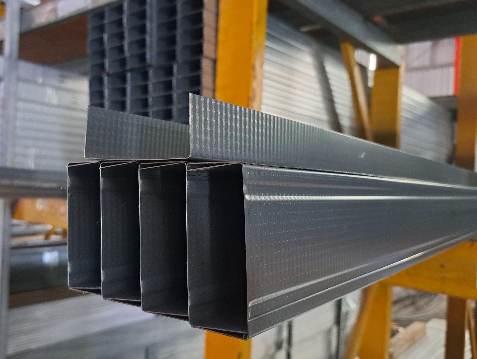 โครงผนังเบา เอ็กซ์ตร้า วอลล์สตีส (TOA) U76 ยาว 3 เมตร