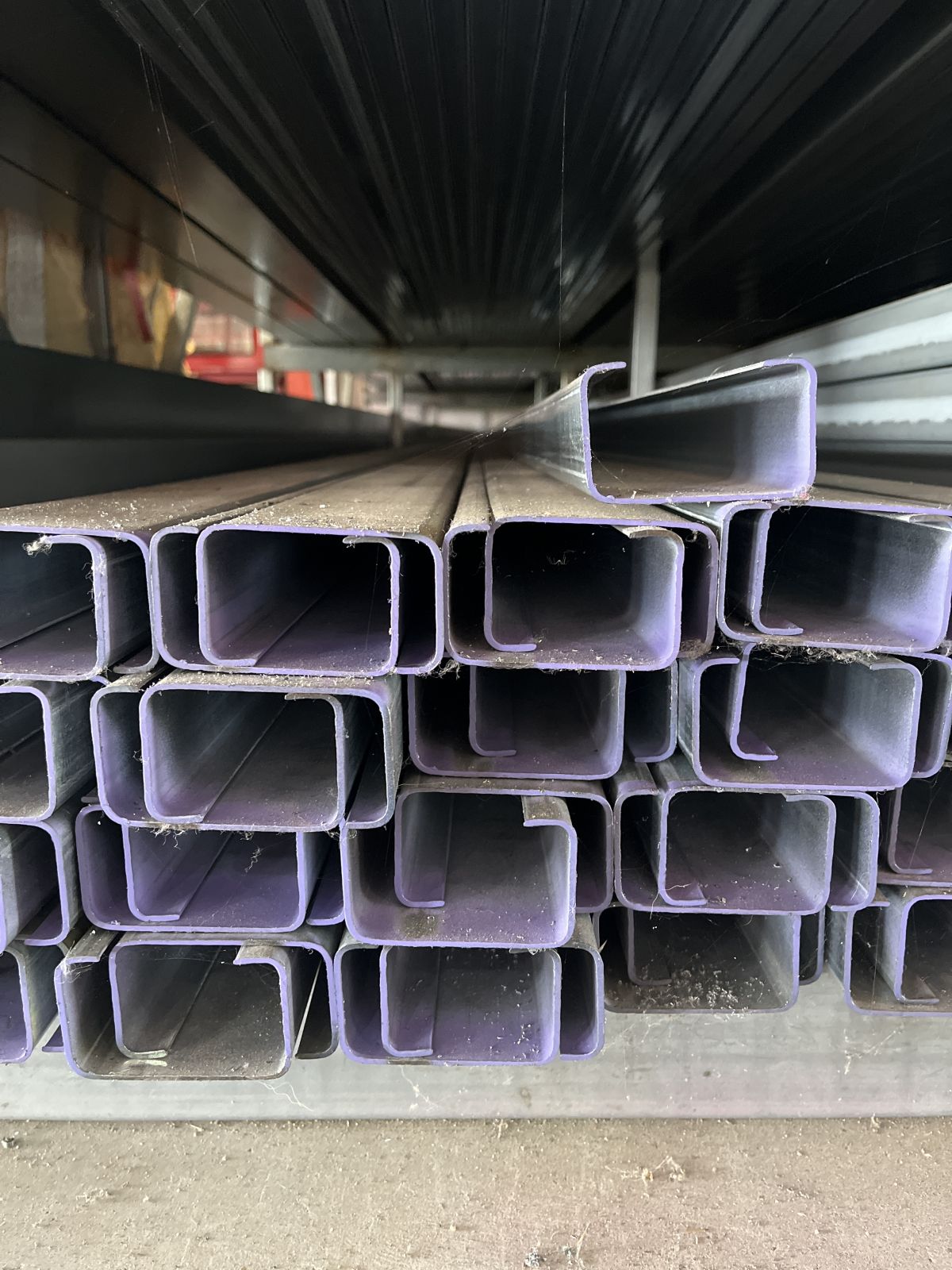 เหล็กตัวซี GI ขนาด 3*1.1/2 นิ้ว 1.5 (11.03 kg) [กัลวาไนซ์ชุบแข็ง]  สีม่วง