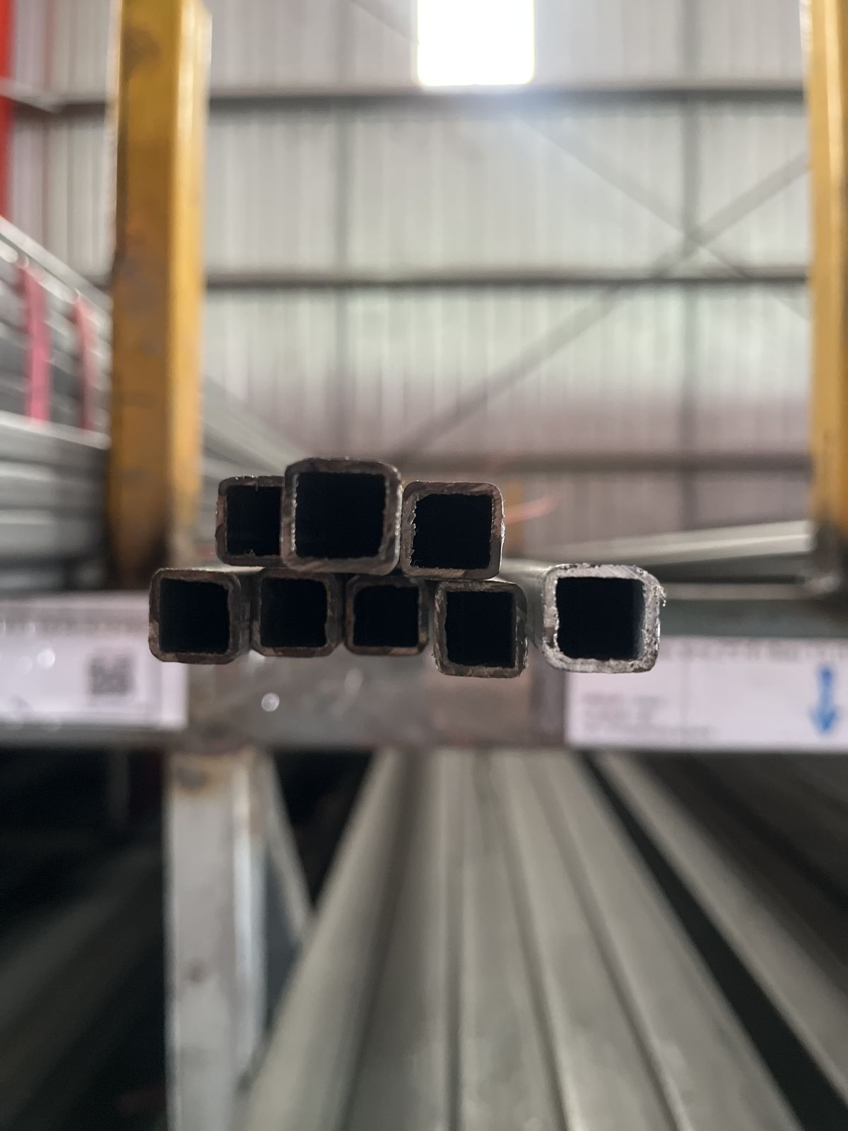 เหล็กแป๊ปเหลี่ยม GI ขนาด 1/2*1/2 นิ้ว 1.0 มิล [กัลวาไนซ์] (2.17 Kg.)สีขาว