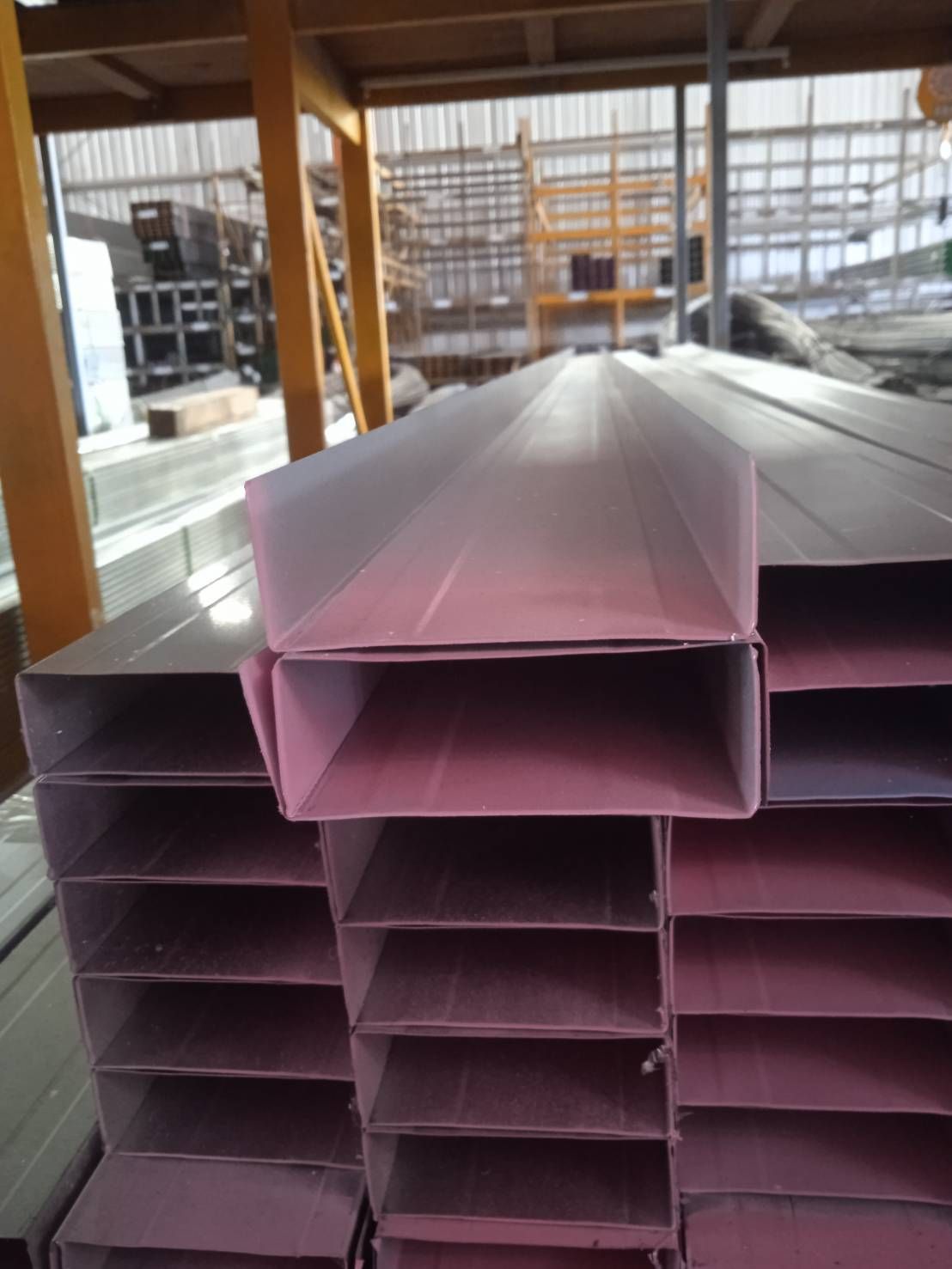 โครงผนังเบา ตัวยู 7.5" หนา 0.30 ยาว 3 เมตร สีชมพู