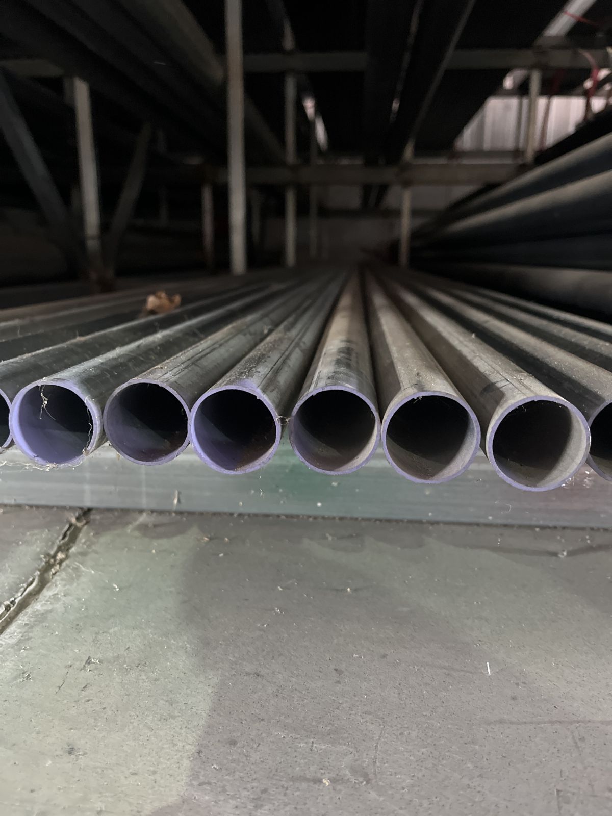 เหล็กแป๊ปกลม GI ขนาด 1 นิ้ว 1.5 มม. [กัลวาไนซ์] (6.12 KG) สีม่วง