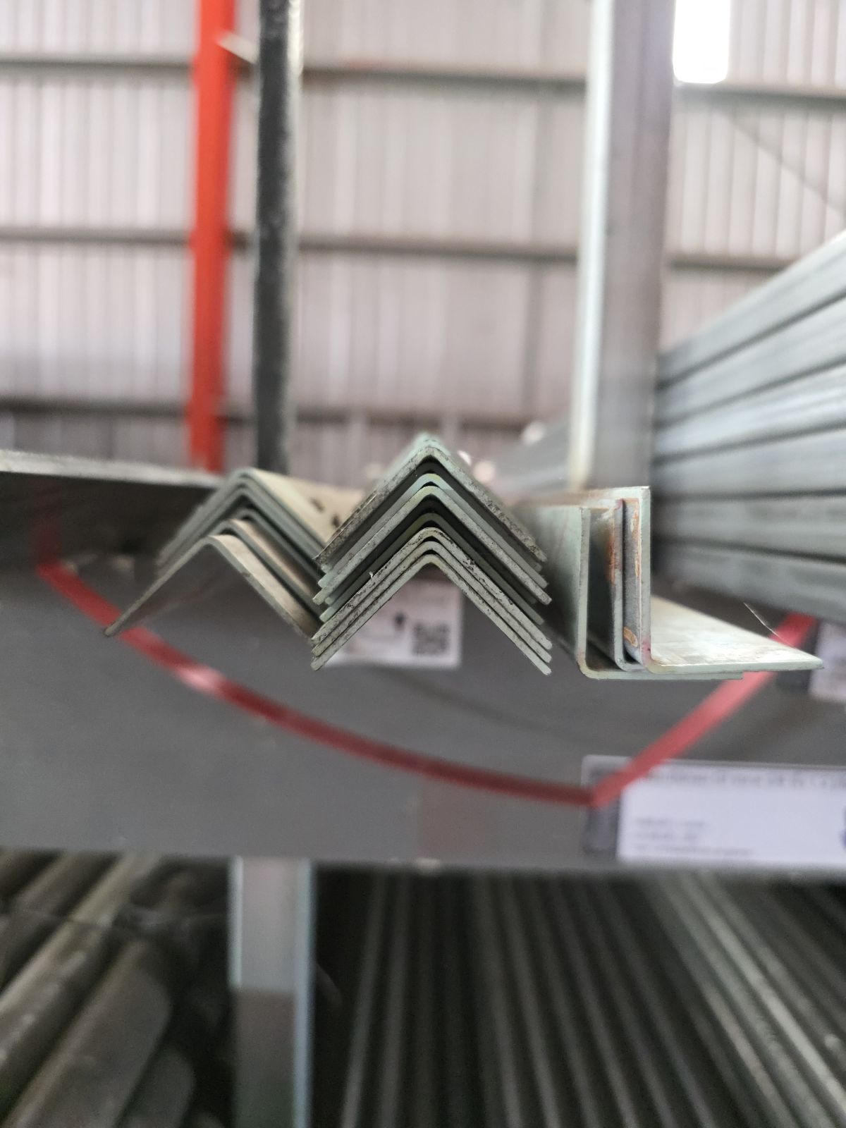 เหล็กฉาก GI ขนาด 1.1/4 นิ้ว 30 x 1.5 มม. (4.10KG) สีเขียวมิ้นท์