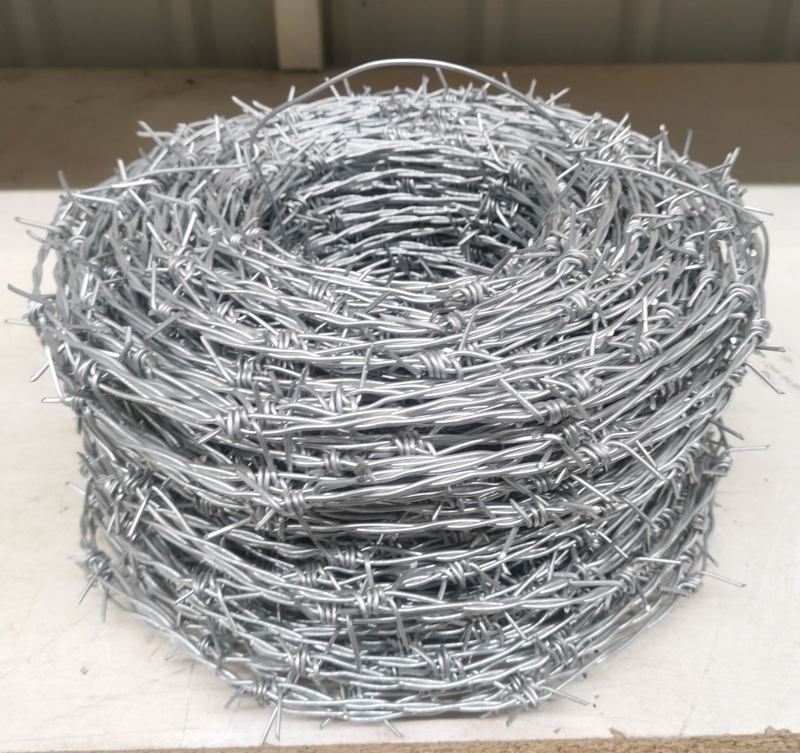 ลวดหนาม #14 รุ่น 10 กก. (125 เมตร) 2S * สีน้ำเงิน *