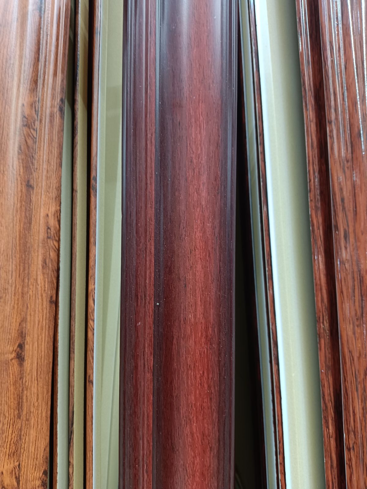 ไม้บัวบน PH Wood 3" ลายไม้แดง PH508-4