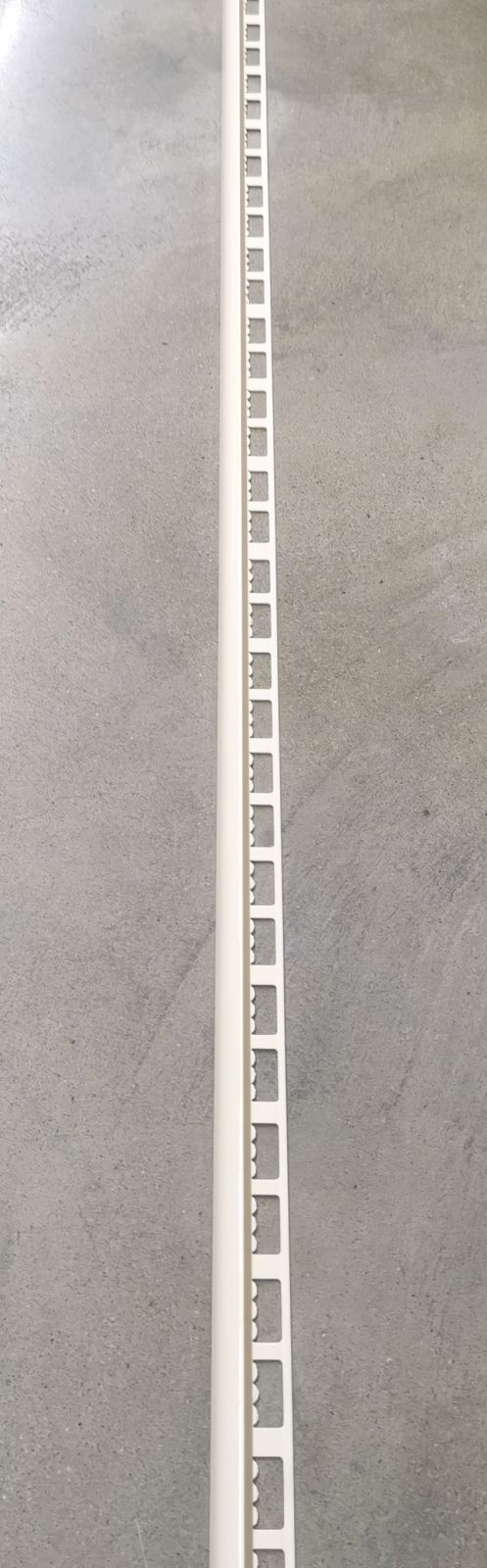 คิ้วกระเบื้อง PVC เคลือบเงา #05-2 สีครีม BERRY