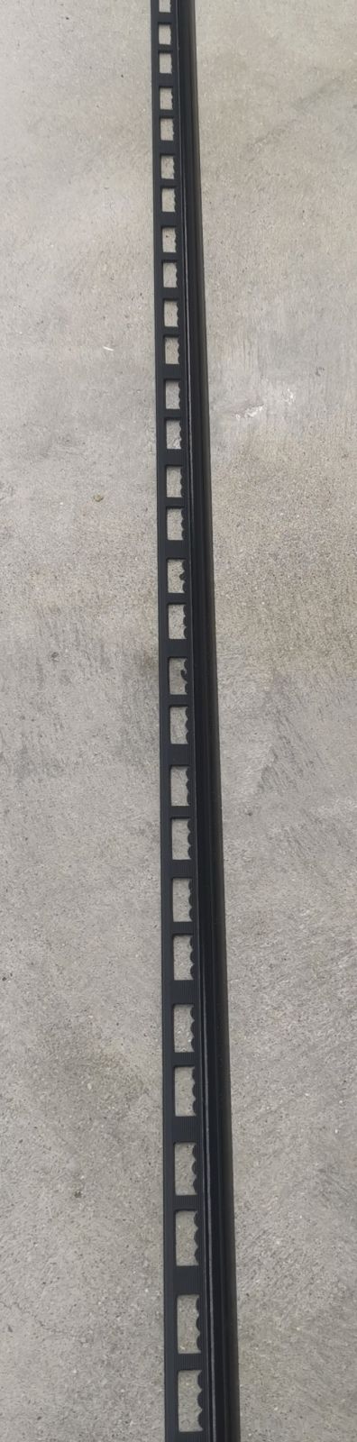 คิ้วกระเบื้อง PVC เคลือบเงา #05-21 สีดำ BERRY