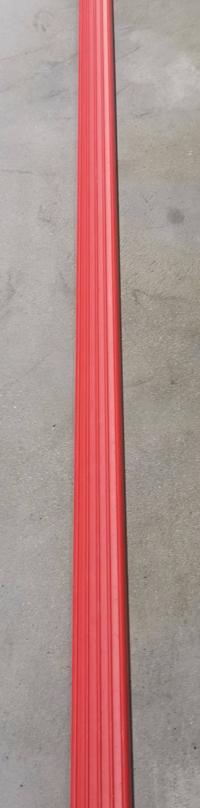 จมูกบันได #38-2.25 เมตร สีแดงสด BERRY