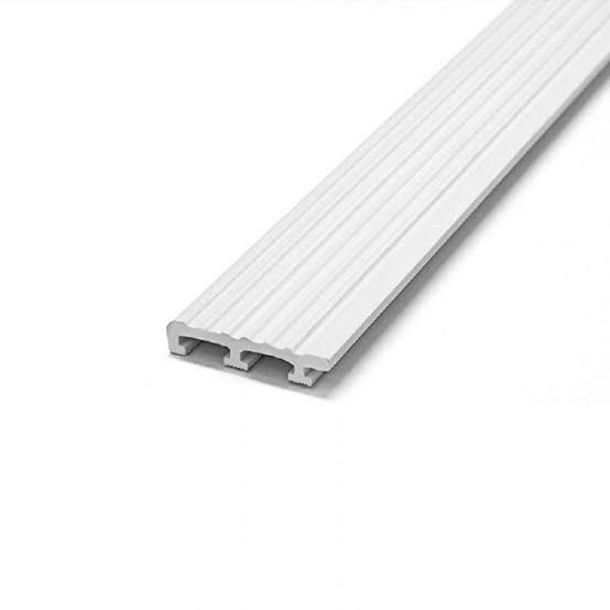 จมูกบันได #38-2.25 เมตร สีขาว BERRY