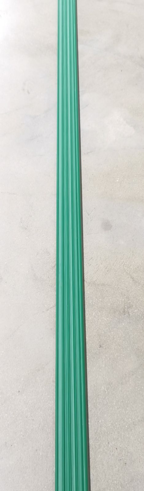 จมูกบันได #2.50 เมตร สีเขียวเข้ม  425-11 BERRY