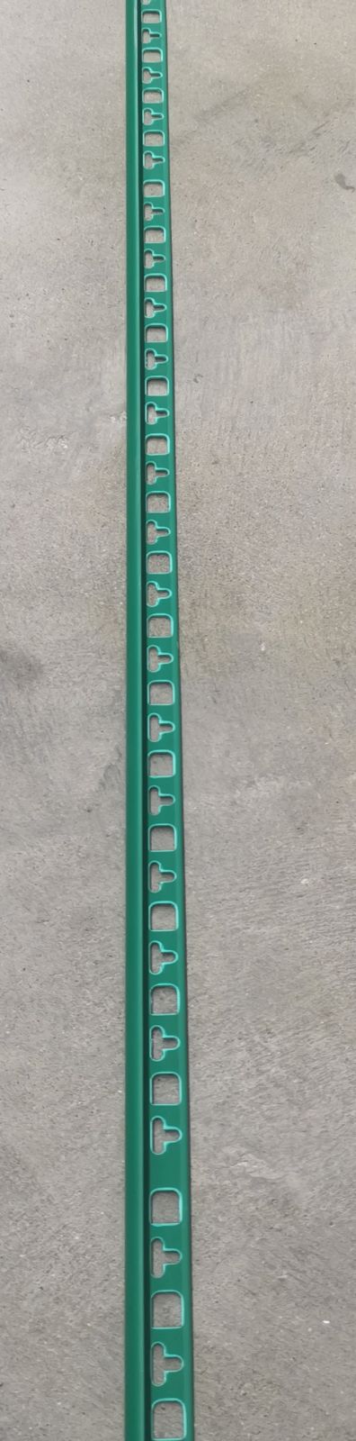 คิ้วกระเบื้อง PVC  สีเขียว BERRY