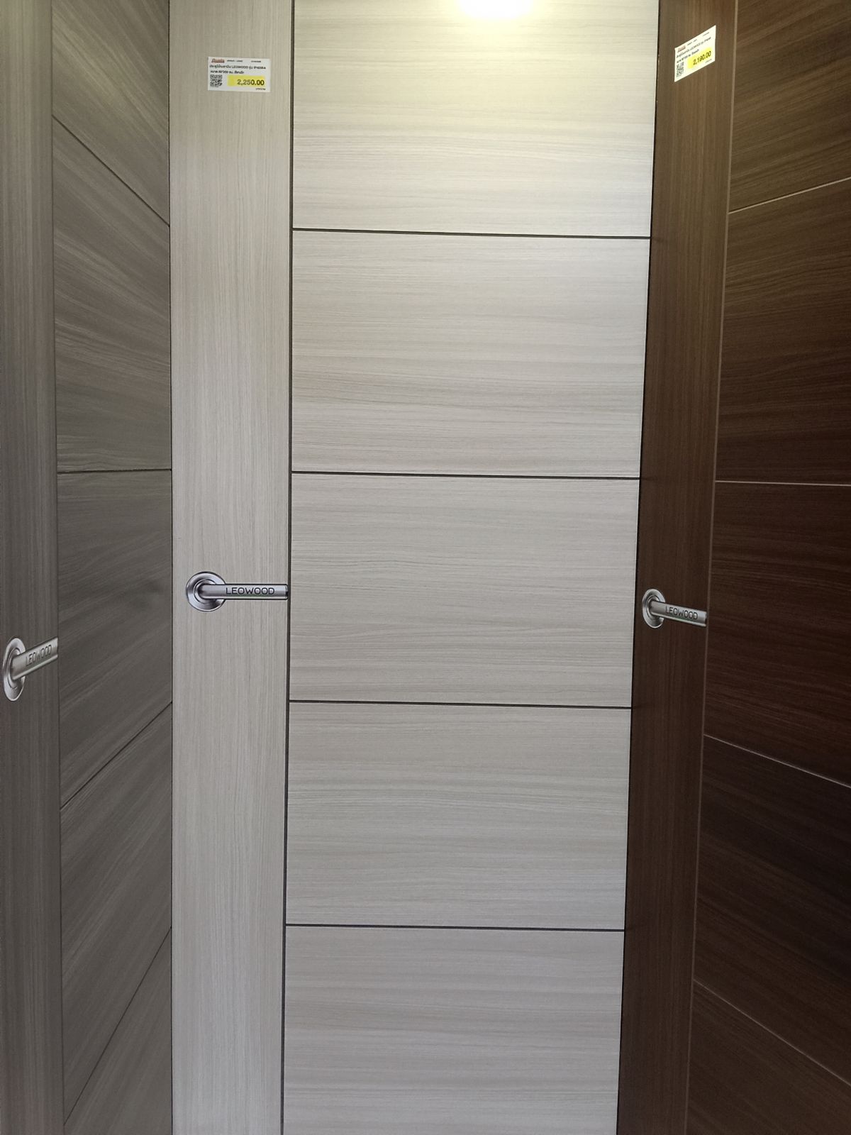 ประตูไม้เมลามีน LEOWOOD รุ่น IP4058A ขนาด 80*200 ซม. สีแทงโก