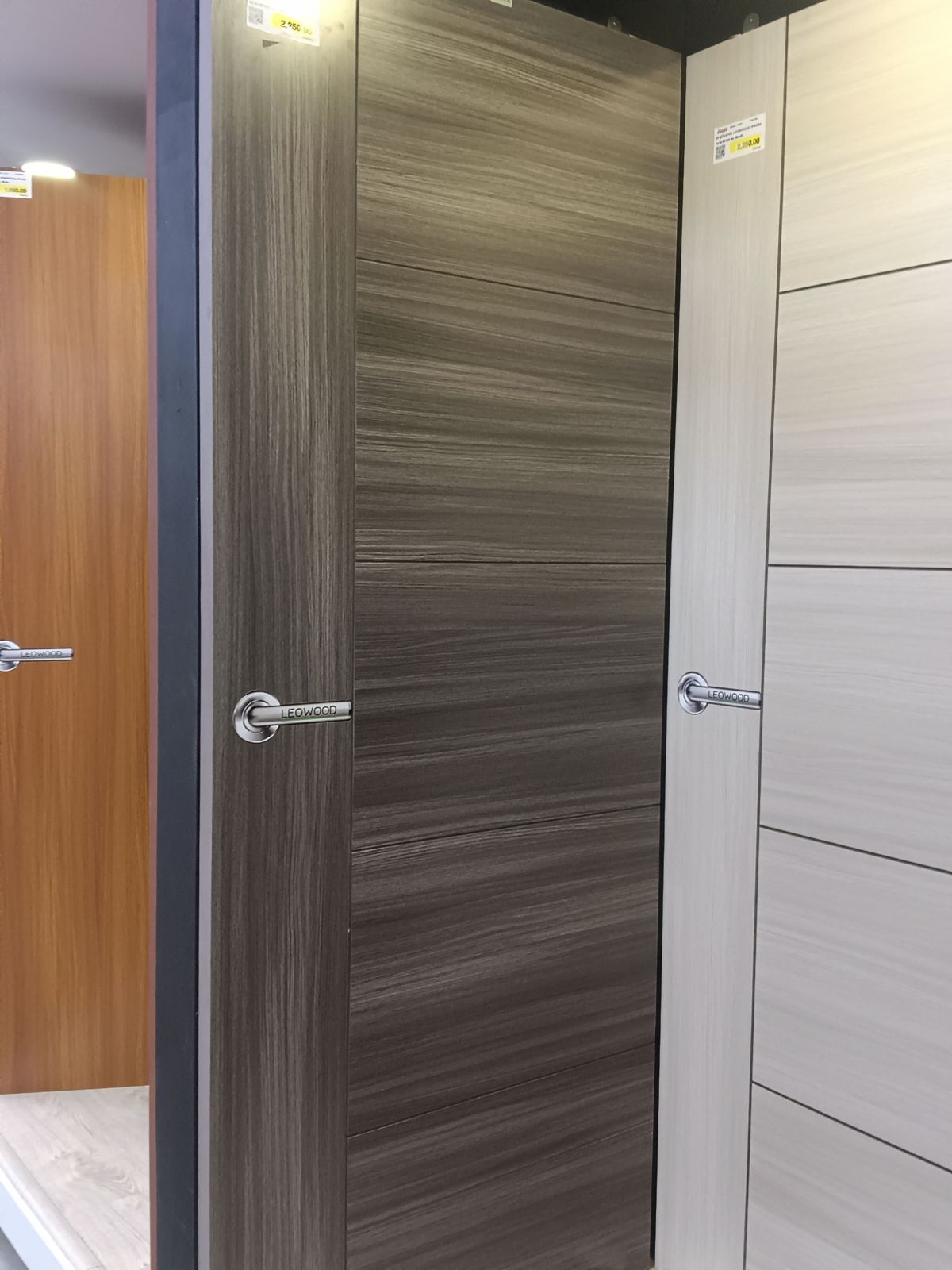 ประตูไม้เมลามีน LEOWOOD รุ่น IP4068A ขนาด 80*200 ซม.  สีโอ๊คเทา