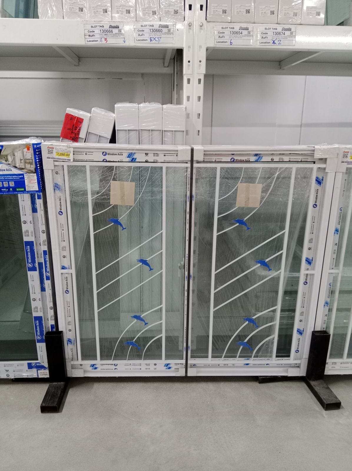 หน้าต่าง อลูมิเนียม 2 ช่อง Window Asia สีขาว บานเลื่อน +เหล็กดัด ลายทะเล(แต้มสี)+ มุ้ง 120*110