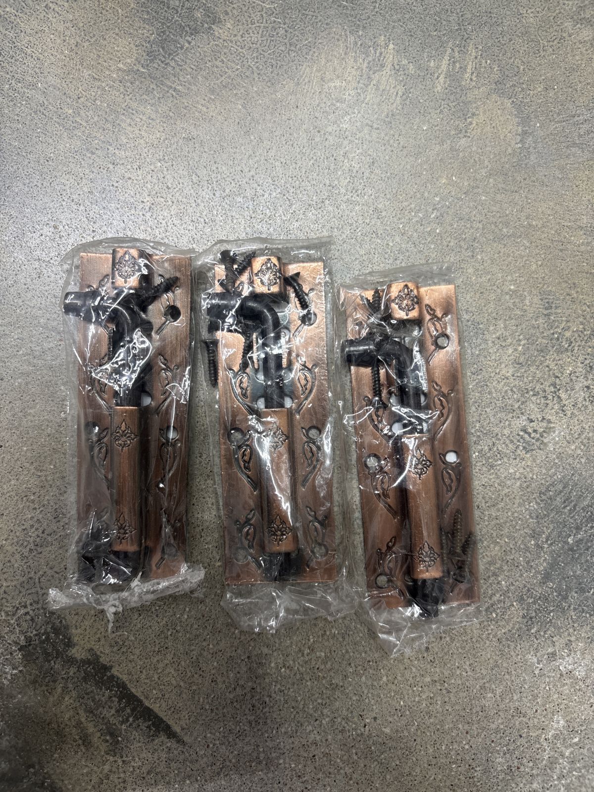 กลอนประตูหนารมดำมีลาย 4" BERRY #209 AC