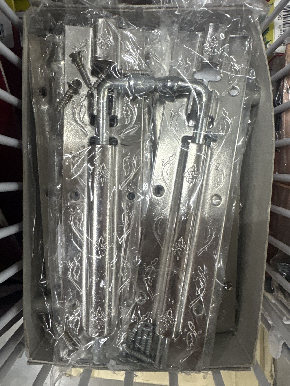 กลอนประตูหนาชุบโครเมี่ยมเงามีลาย 6" BERRY #208C