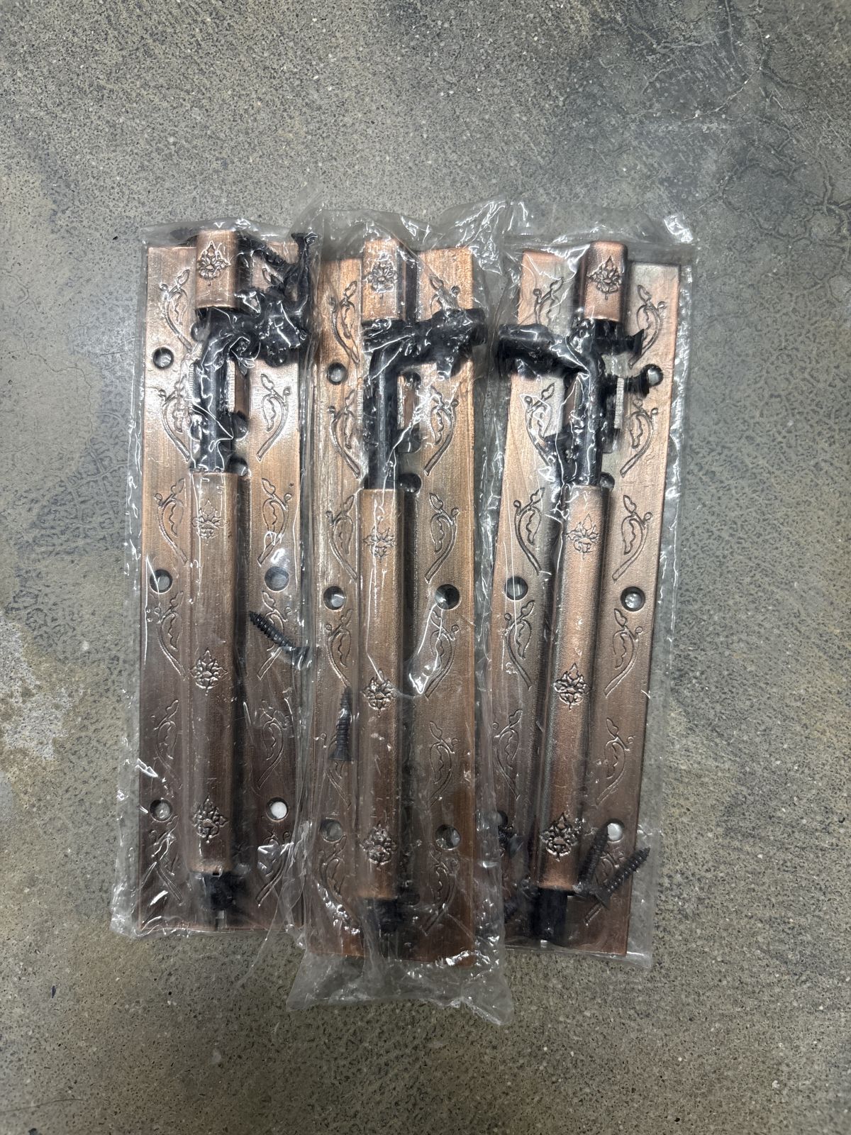 กลอนประตูหนารมดำมีลาย 6" AC BERRY #209-6