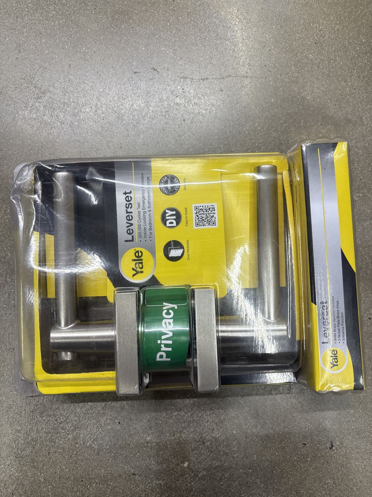 มือจับก้านโยก Yale รุ่นพรีเมี่ยมห้องน้ำ สีนิกเกิ้ลด้าน L9112US15