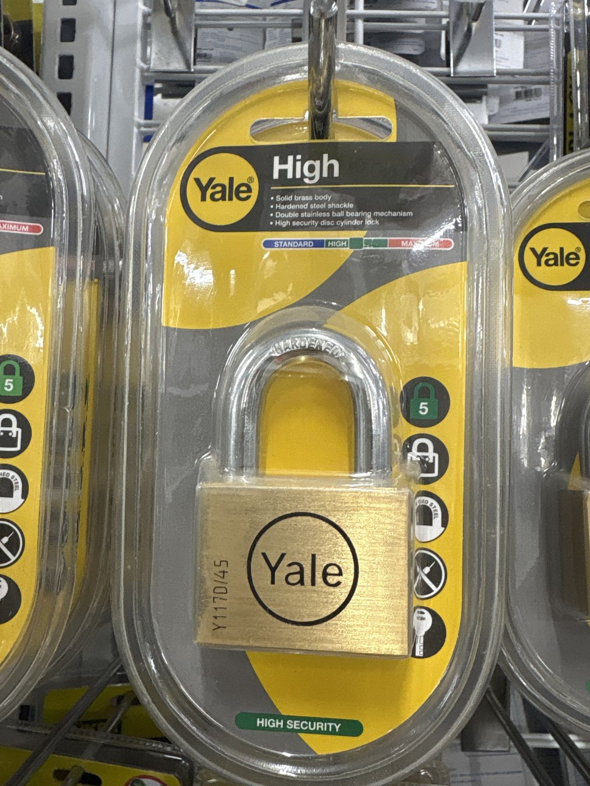 กุญแจคล้อง Yale 40 มม. ห่วงยาว ทองเหลืองแท้ BD40L