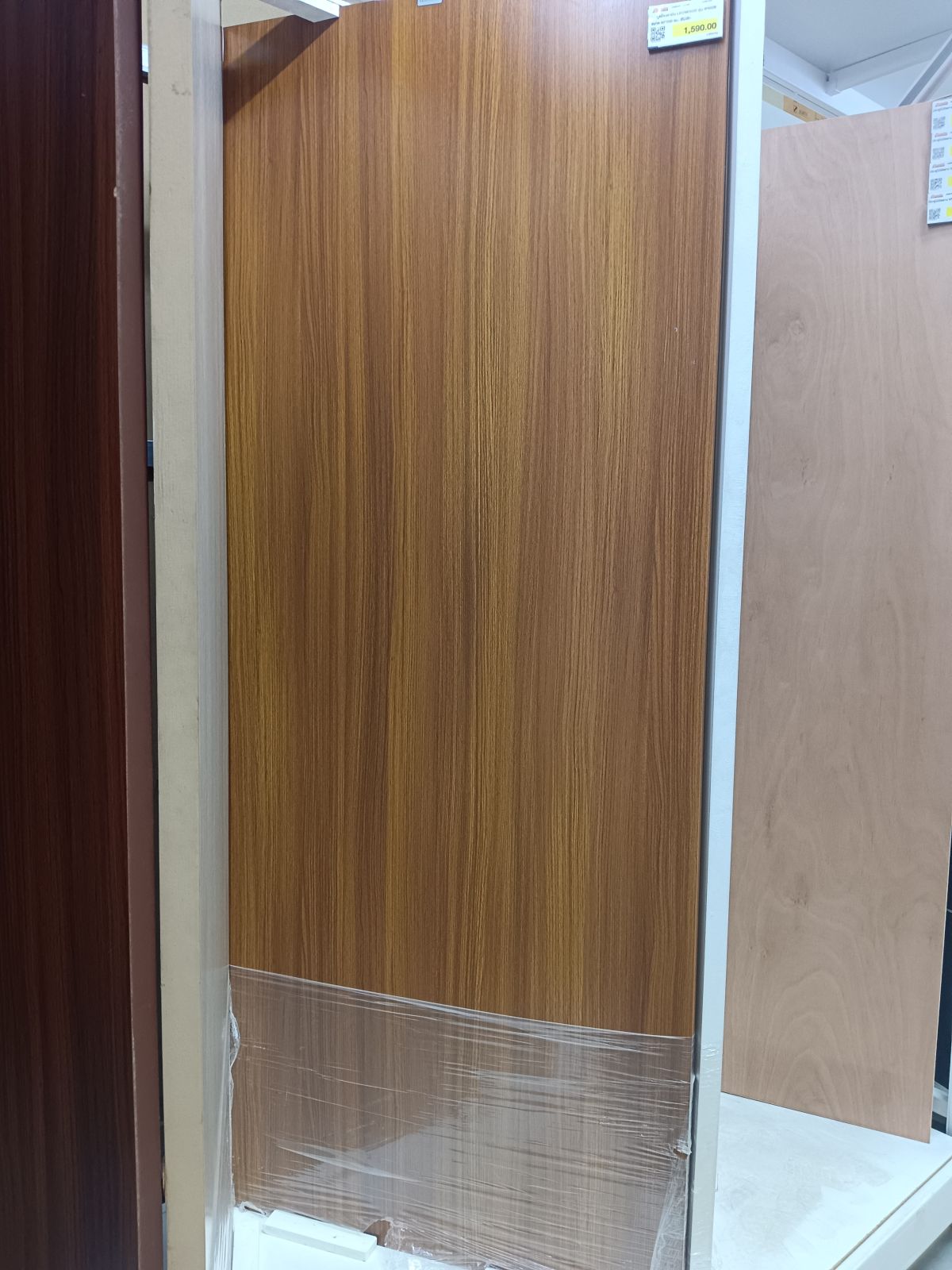 ประตูไม้เมลามีน LEOWOOD รุ่น IP5028 ขนาด 80*200 ซม. สีไม้สัก