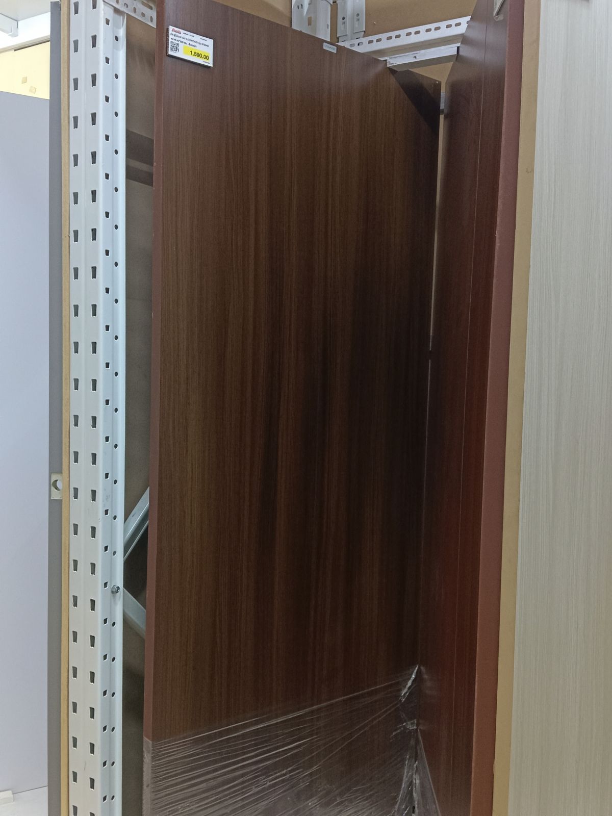 ประตูไม้เมลามีน LEOWOOD รุ่น IP5048 ขนาด 80*200 ซม.  สีวอลนัท