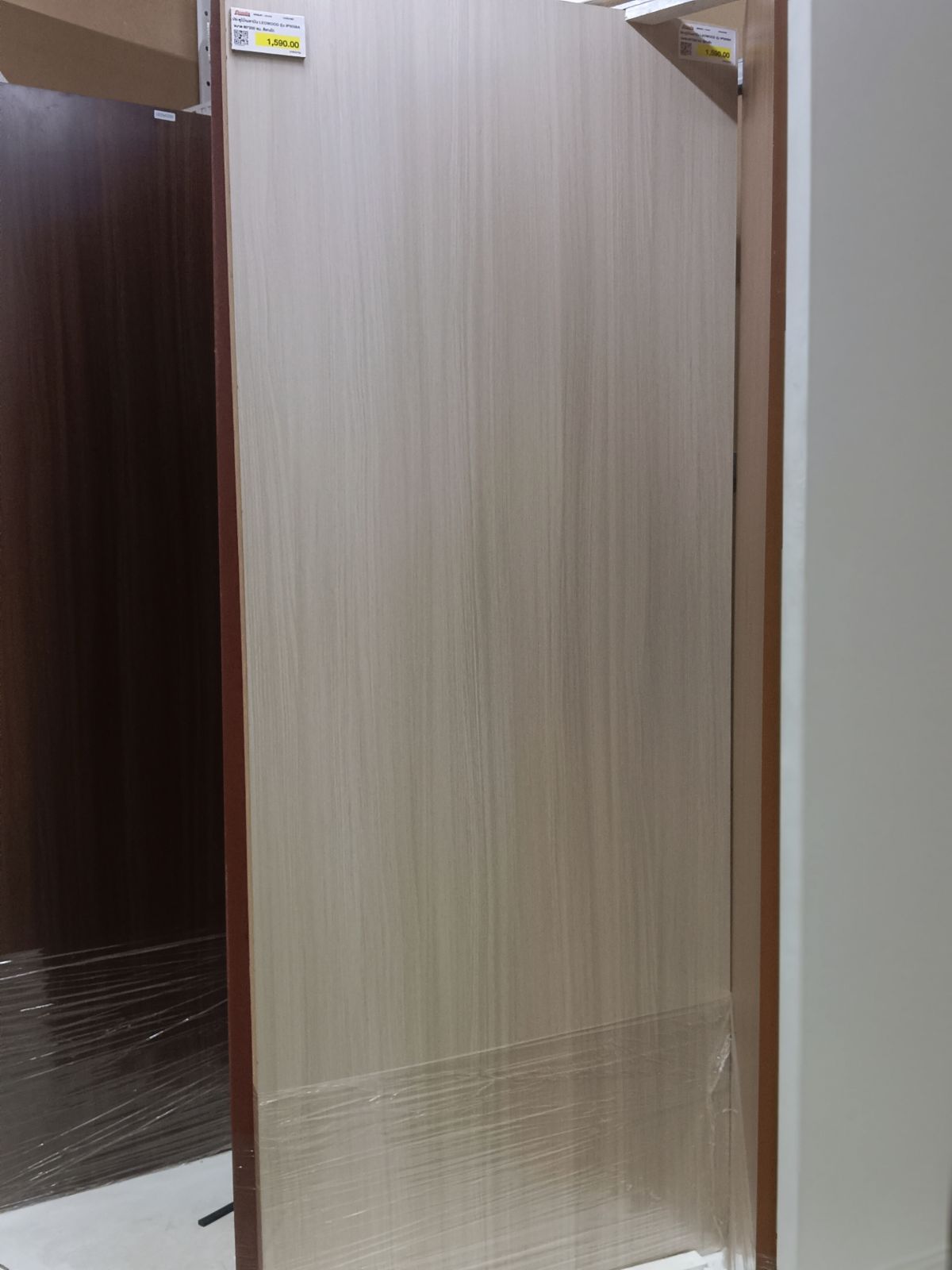 ประตูไม้เมลามีน LEOWOOD รุ่น IP5058A ขนาด 80*200 ซม. สีแทงโก