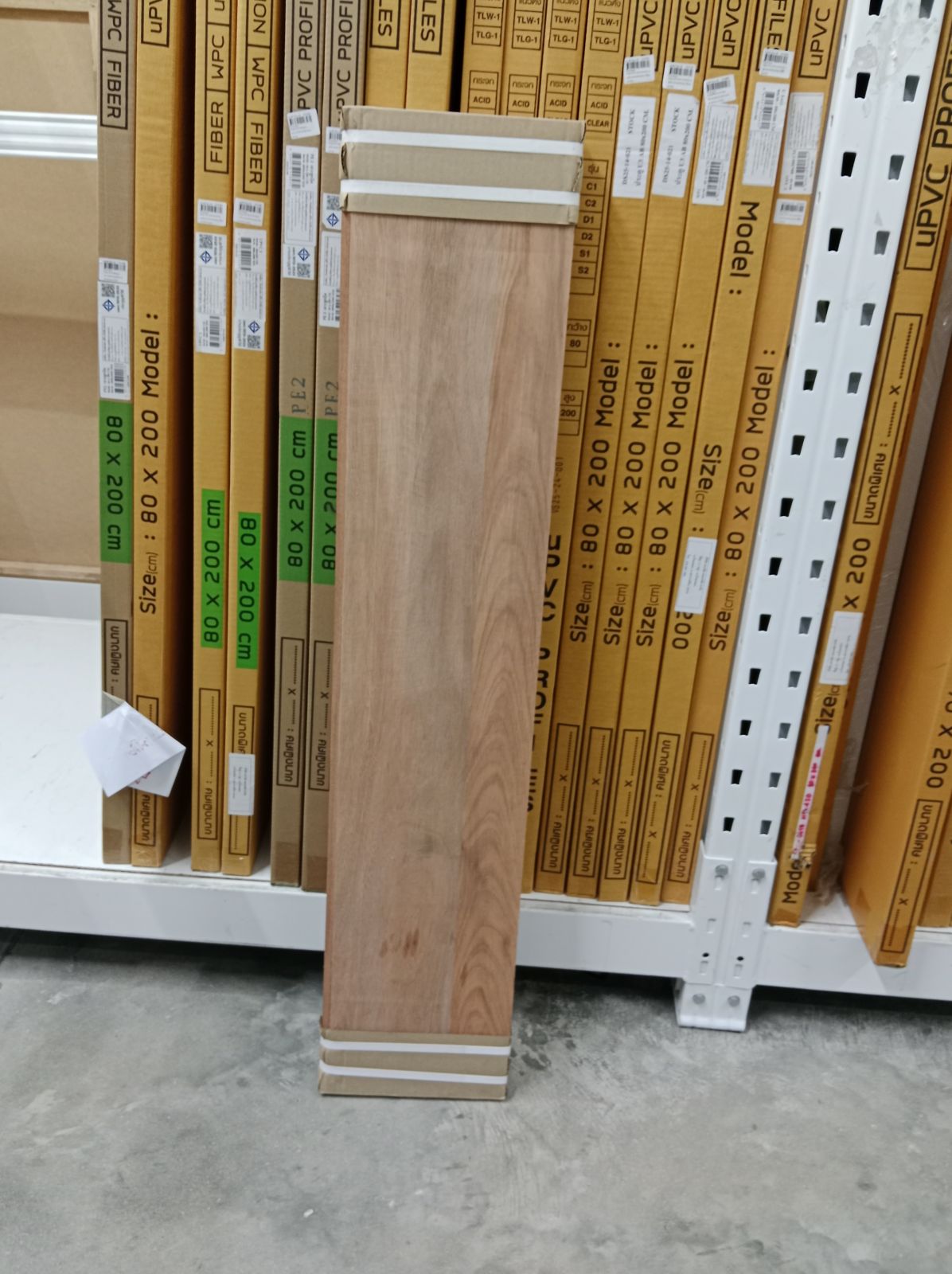 ไม้บันไดปิดผิวไม้แคมปัส KP852 33*250*1200 (ก.ภัทร)