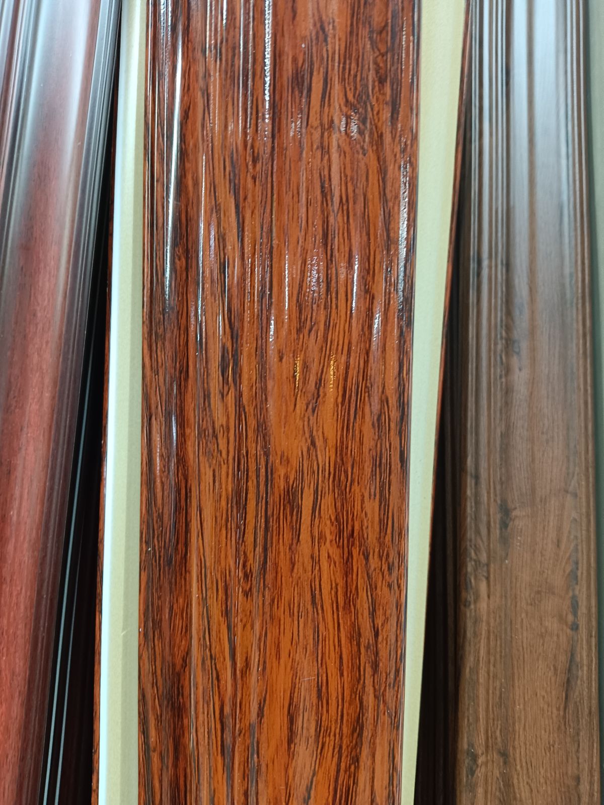 ไม้บัวบน PH Wood 3" ลายไม้พยุง PH508-11