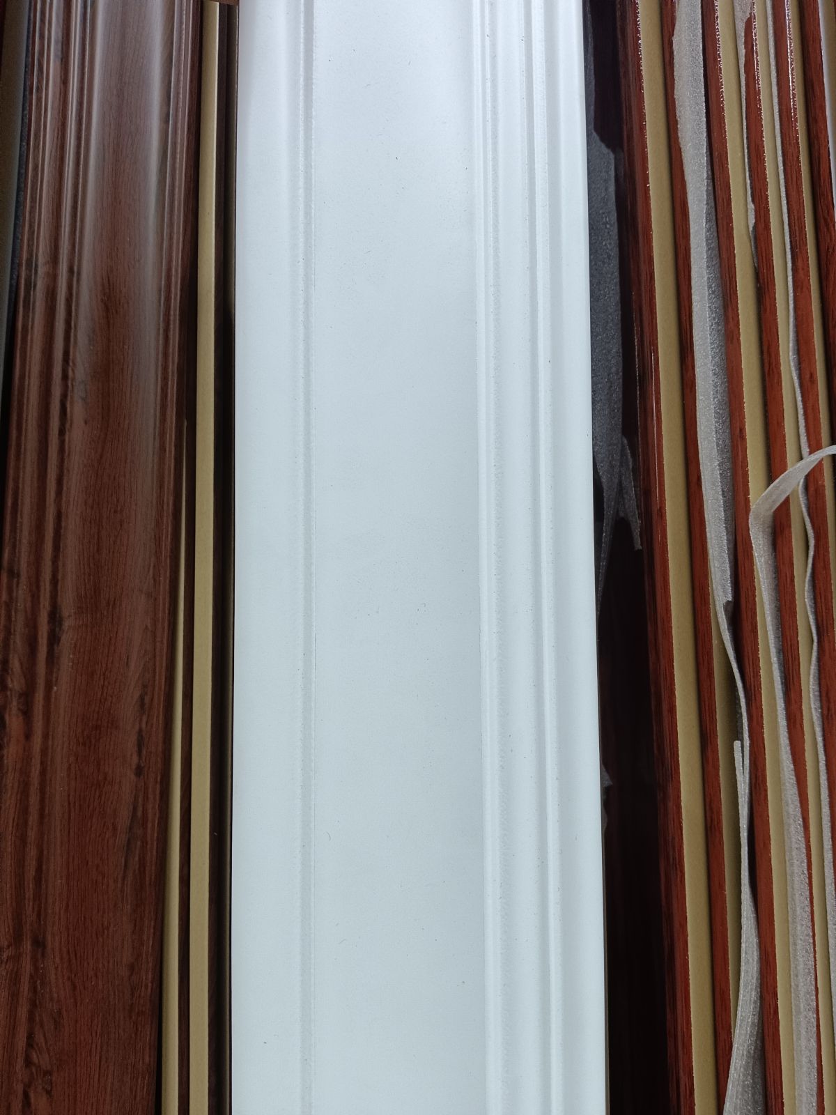 ไม้บัวบน PH Wood 4" สีขาว TD808-10