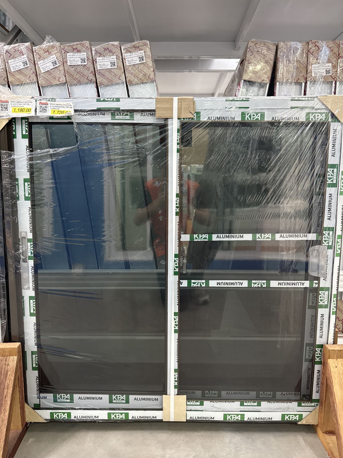 หน้าต่าง อลูมิเนียมขอบเล็ก 2 ช่อง (ก.ภัทร) รุ่น ECO สีชา 100*100 บานเลื่อน/กระจกชา