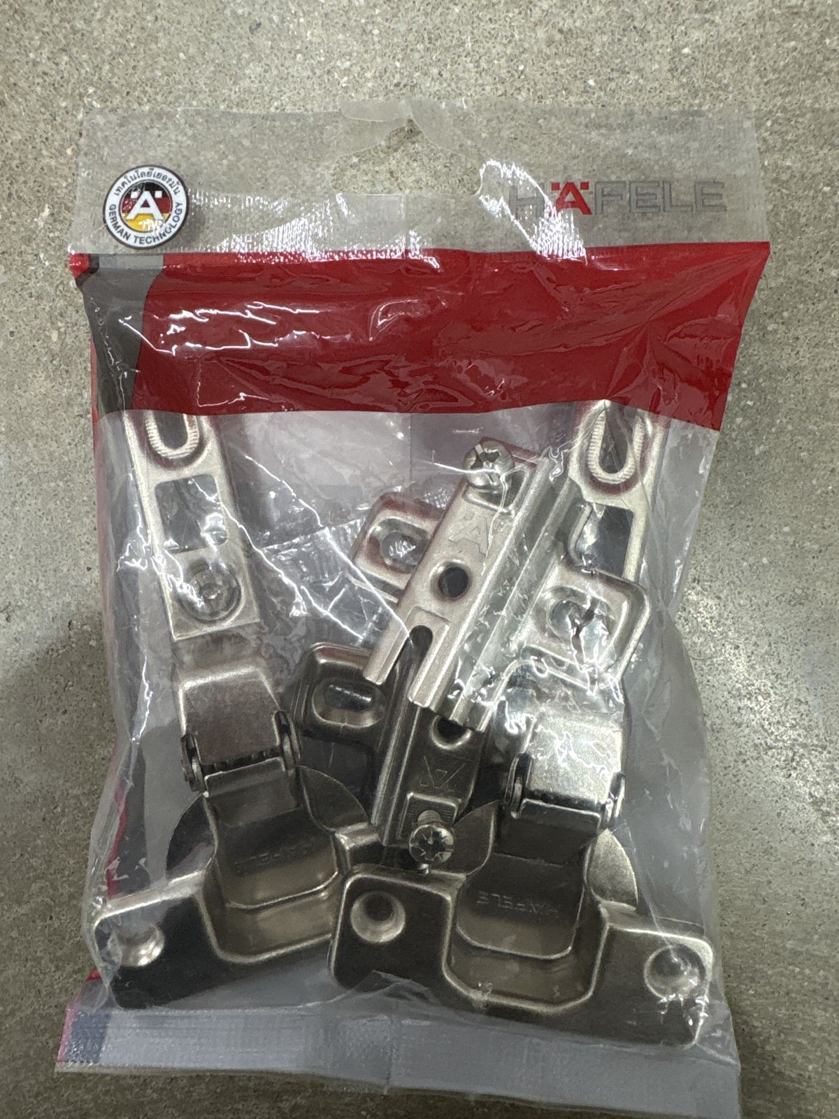 483.02.092 บานพับถ้วย 35 มม. รุ่น Mattala-A กลางขอบ ครบชุด Hafele