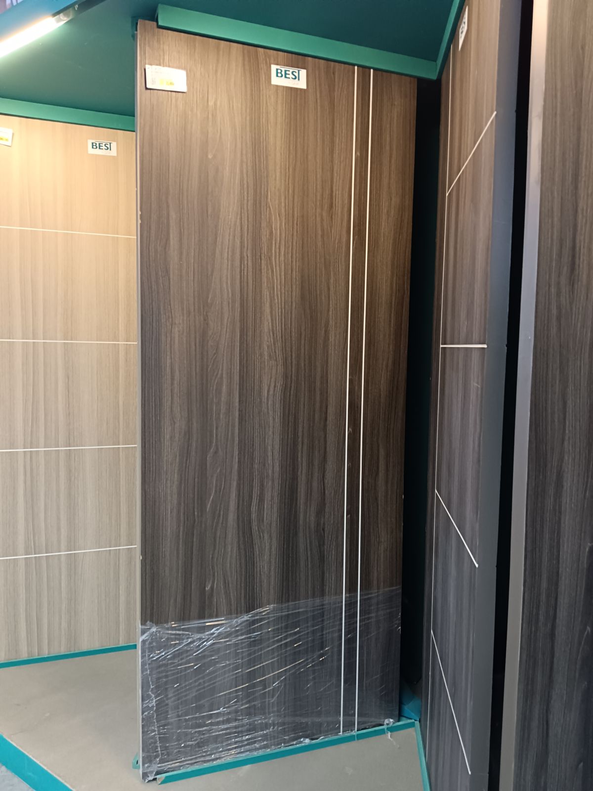 ประตูเมลามิน V02-GM03 สีโอ๊ค"  80*200 (BEST)