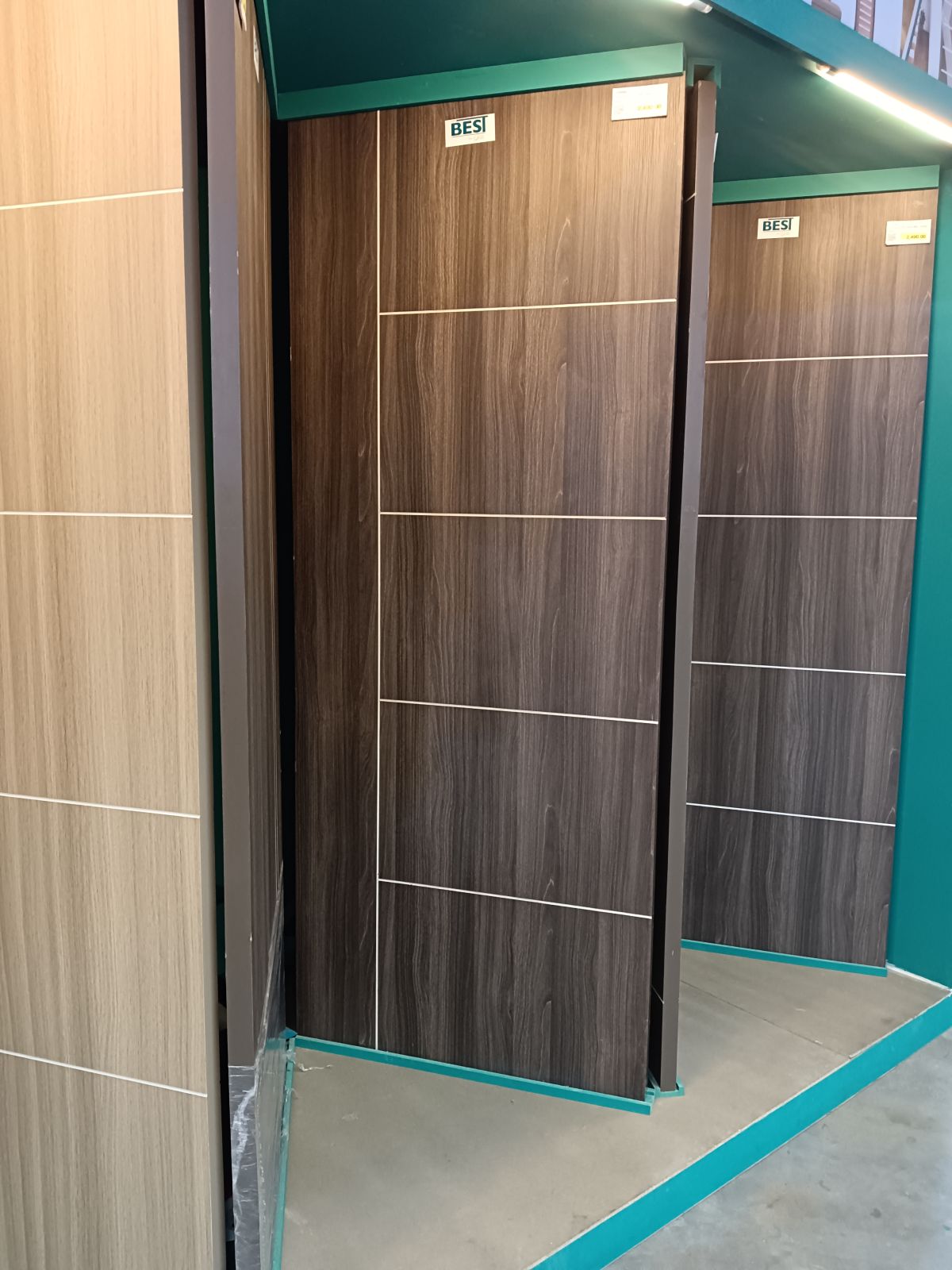 ประตูเมลามิน V09-GM03 สีโอ๊ค"  80*200 (BEST)